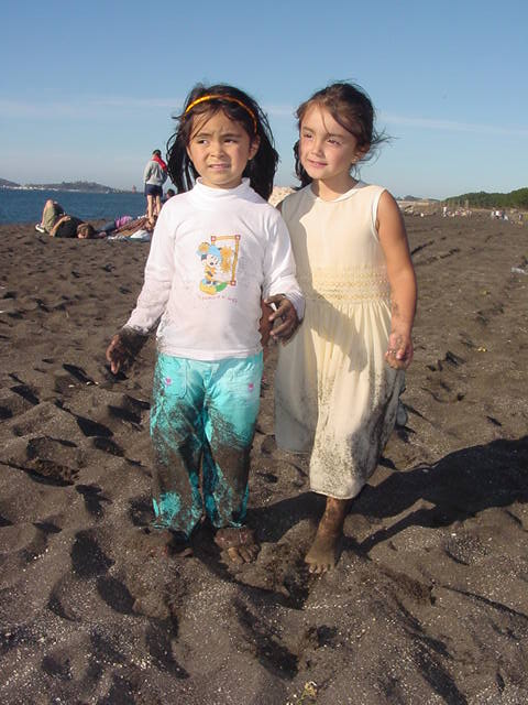 Con su mejor amiguita, la cot...